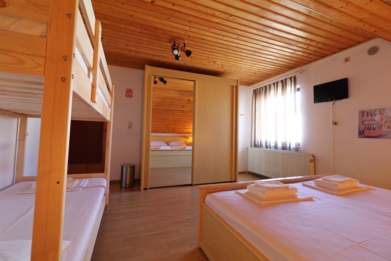 Casa 193 Motorcycle Friends Bed and Breakfast Sibiu Exteriör bild