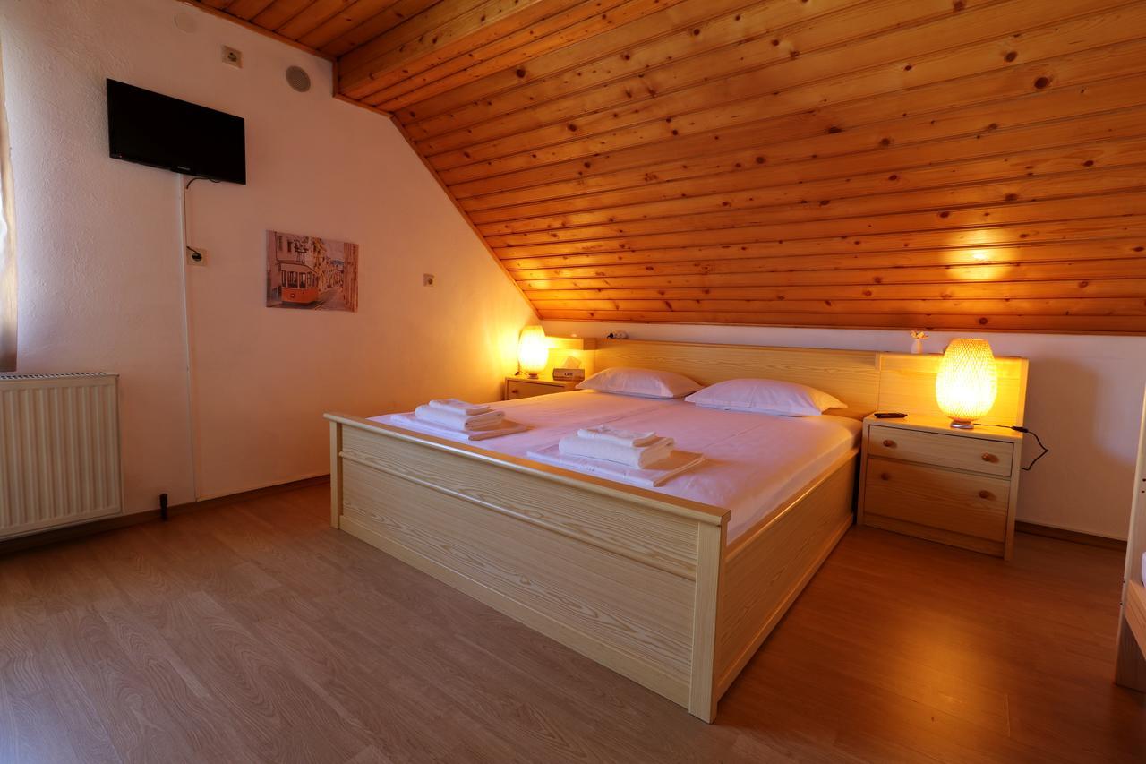 Casa 193 Motorcycle Friends Bed and Breakfast Sibiu Exteriör bild