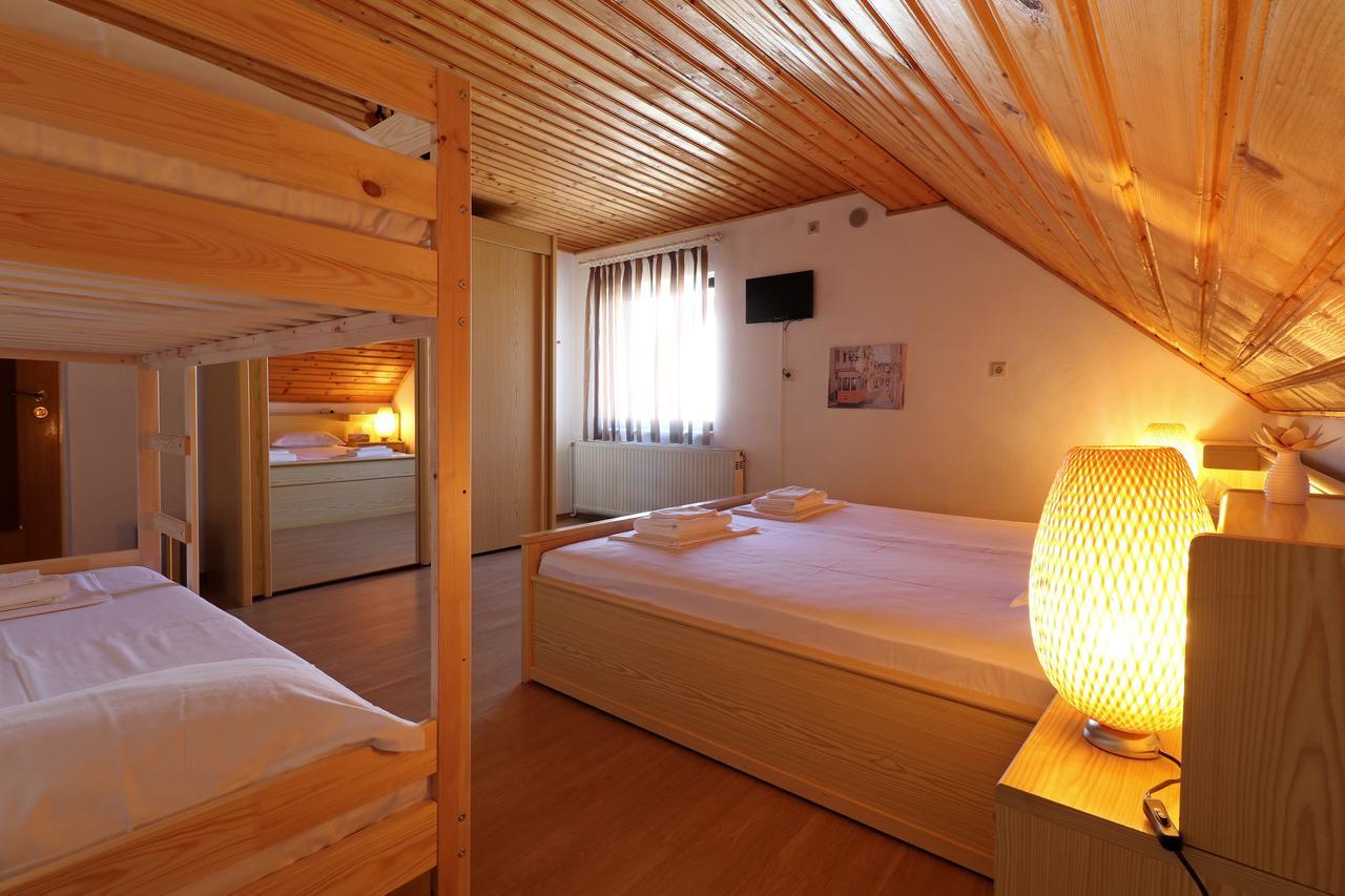 Casa 193 Motorcycle Friends Bed and Breakfast Sibiu Exteriör bild