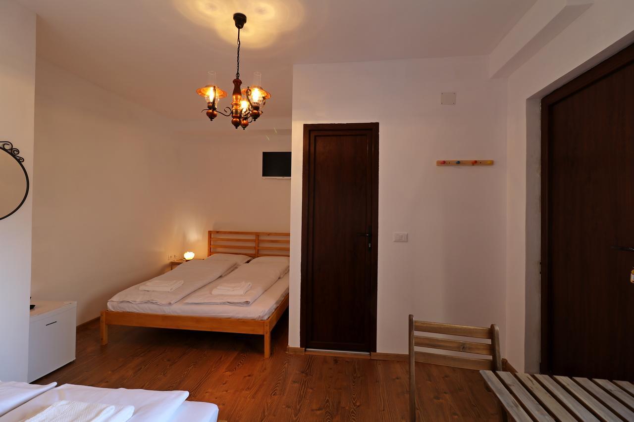 Casa 193 Motorcycle Friends Bed and Breakfast Sibiu Exteriör bild